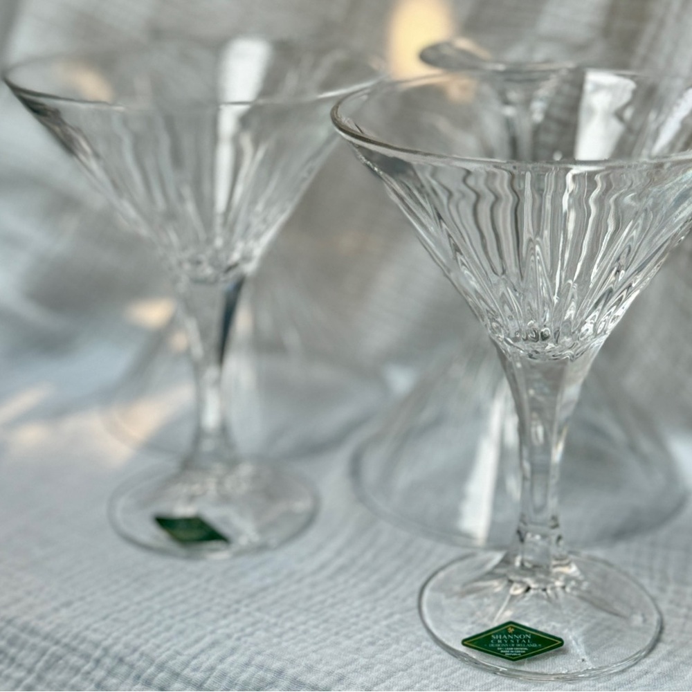Martini Crystal Drinkware Set with Elegant Geometric Design LEFD